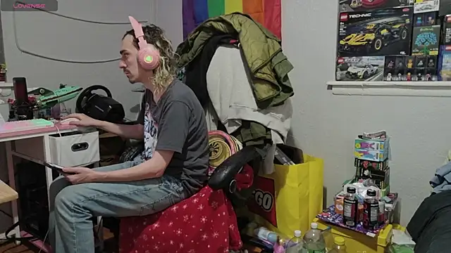 tallnerdyguy online show from April 2026 02:18:01 AM