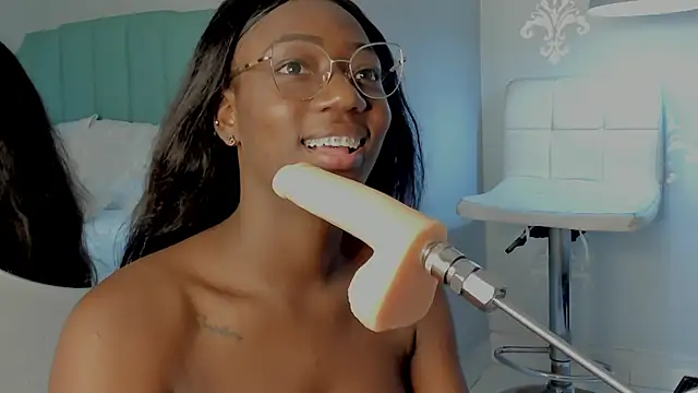 Khenta Michells online show from February 2025 01:31:02 PM