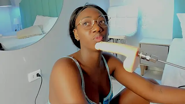 Khenta Michells online show from February 2025 04:21:01 PM