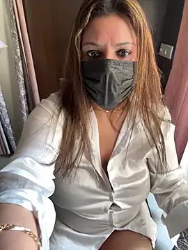 Snapshot of Reena_Darlinggg chatting on January 2025 06:24:02 AM Reena Darlinggg online show from January 2025 06:24:02 AM