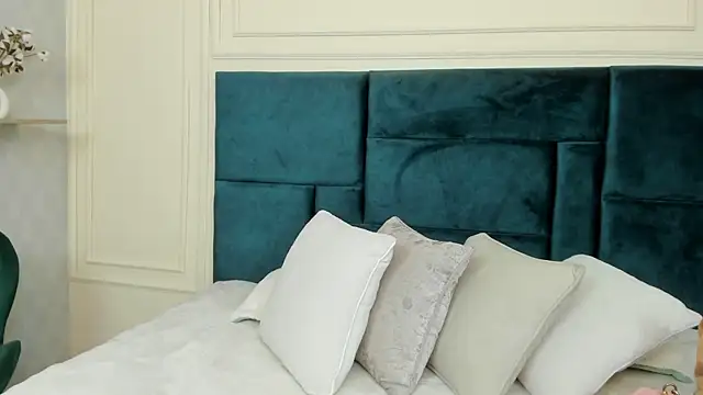 Charlotte Mayer online show from February 2025 11:28:02 AM