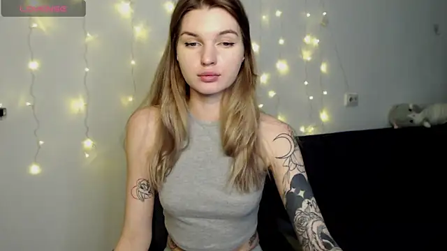 Snapshot of lounahyan chatting on December 2025 02:04:02 PM lounahyan online show from December 2025 02:04:02 PM