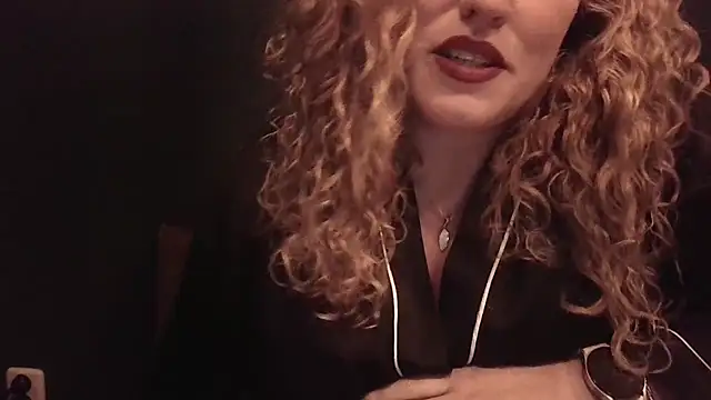 Snapshot of EyesWideShutNL chatting on October 2025 09:28:02 PM EyesWideShutNL online show from October 2025 09:28:02 PM