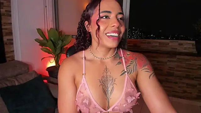 Snapshot of emilyfitness chatting on December 2024 06:51:01 AM emilyfitness online show from December 2024 06:51:01 AM