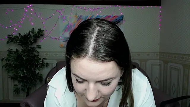 Snapshot of Helen_Elliot chatting on December 2024 10:02:01 AM Helen Elliot online show from December 2024 10:02:01 AM