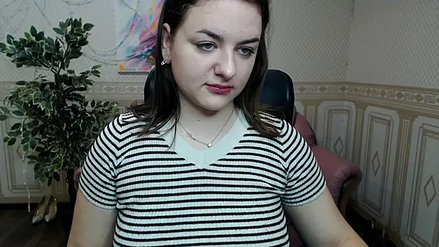Snapshot of Helen_Elliot chatting on January 2025 06:59:01 AM Helen Elliot online show from January 2025 06:59:01 AM
