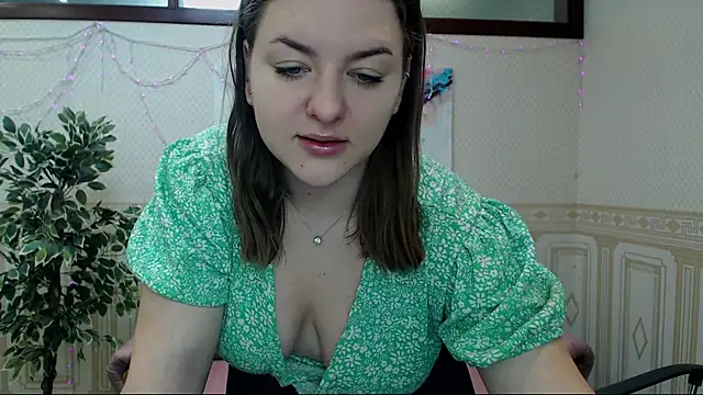 Snapshot of Helen_Elliot chatting on February 2025 06:58:02 AM Helen Elliot online show from February 2025 06:58:02 AM