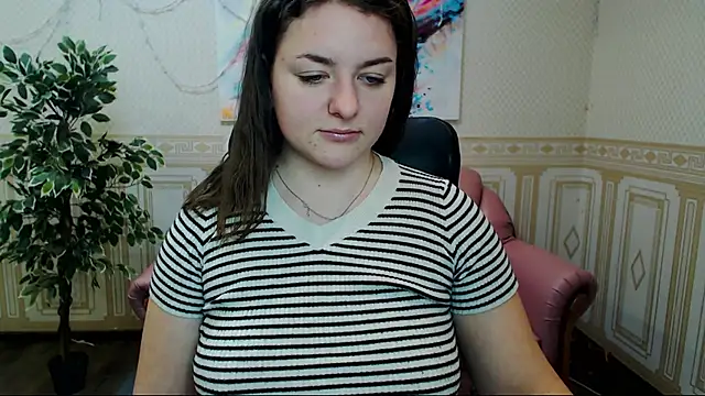 Snapshot of Helen_Elliot chatting on February 2025 10:00:01 AM Helen Elliot online show from February 2025 10:00:01 AM