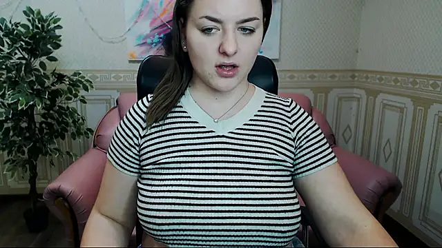 Snapshot of Helen_Elliot chatting on February 2025 10:08:02 AM Helen Elliot online show from February 2025 10:08:02 AM