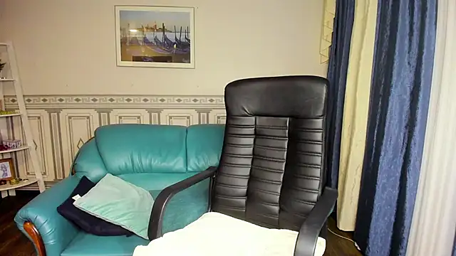 Snapshot of Helen_Elliot chatting on February 2025 04:42:02 PM Helen Elliot online show from February 2025 04:42:02 PM