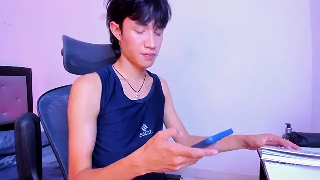 Snapshot of Johhan__Lee chatting on February 2025 07:56:01 PM Johhan Lee online show from February 2025 07:56:01 PM