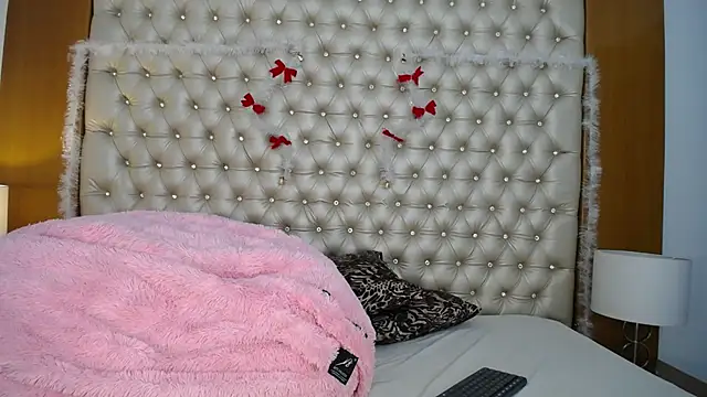 Snapshot of MegannMyerss chatting on December 2024 08:15:01 PM MegannMyerss online show from December 2024 08:15:01 PM