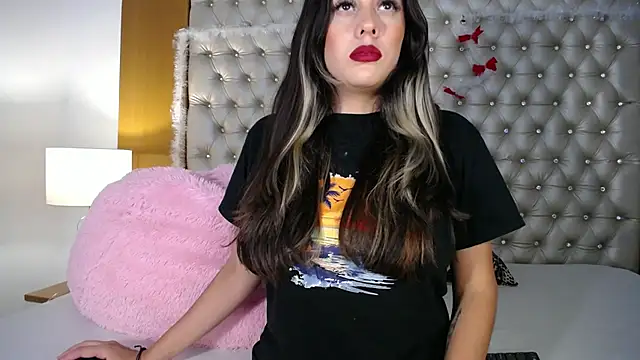 Snapshot of MegannMyerss chatting on December 2024 08:37:01 PM MegannMyerss online show from December 2024 08:37:01 PM