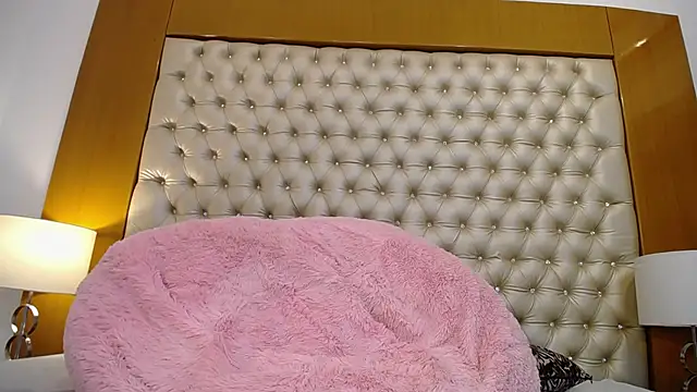 Snapshot of MegannMyerss chatting on February 2025 01:56:01 AM MegannMyerss online show from February 2025 01:56:01 AM