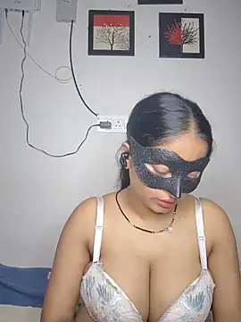 Snapshot of bigtitsqueen chatting on May 2026 03:24:02 AM bigtitsqueen online show from May 2026 03:24:02 AM