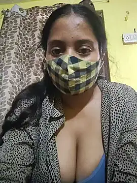 Snapshot of bigtitsqueen chatting on June 2026 07:10:01 AM bigtitsqueen online show from June 2026 07:10:01 AM