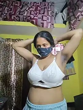 Snapshot of bigtitsqueen chatting on June 2026 09:01:02 AM bigtitsqueen online show from June 2026 09:01:02 AM