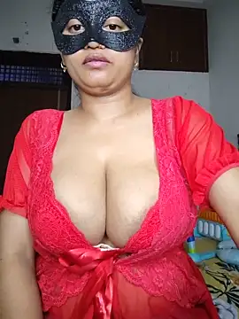 Snapshot of bigtitsqueen chatting on July 2026 09:48:01 AM bigtitsqueen online show from July 2026 09:48:01 AM