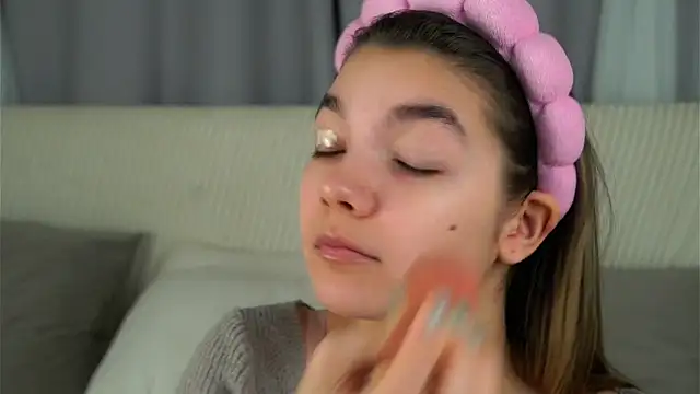 Snapshot of VeronaAppleberry chatting on October 2025 11:32:02 AM VeronaAppleberry online show from October 2025 11:32:02 AM