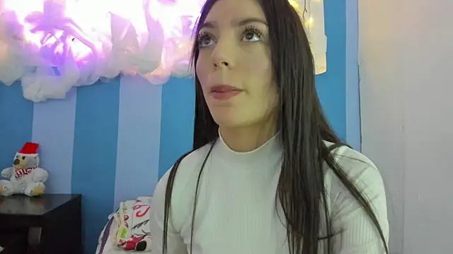 Snapshot of britny_clouds chatting on December 2024 06:39:02 PM britny clouds online show from December 2024 06:39:02 PM