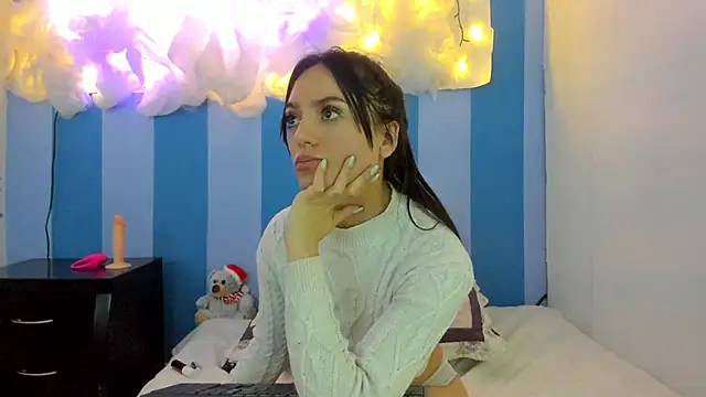 Snapshot of britny_clouds chatting on December 2024 06:12:01 PM britny clouds online show from December 2024 06:12:01 PM