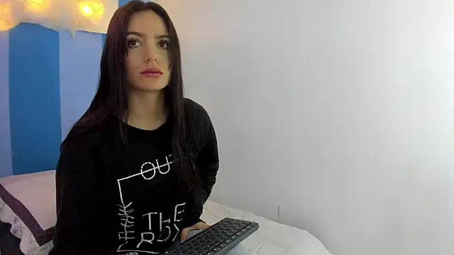 Snapshot of britny_clouds chatting on December 2024 12:12:02 PM britny clouds online show from December 2024 12:12:02 PM