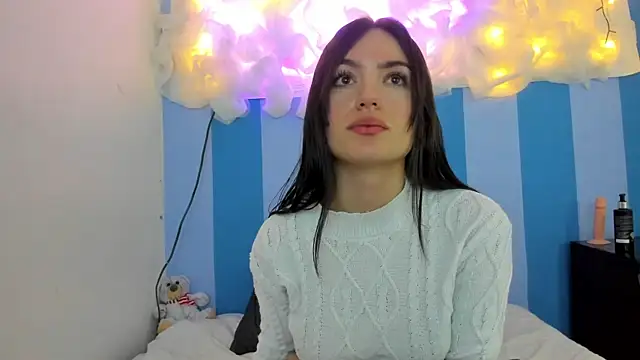 Snapshot of britny_clouds chatting on January 2025 04:06:02 PM britny clouds online show from January 2025 04:06:02 PM