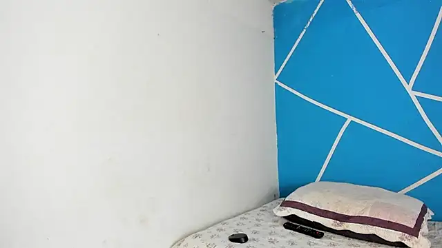 Snapshot of britny_clouds chatting on February 2025 01:06:01 PM britny clouds online show from February 2025 01:06:01 PM