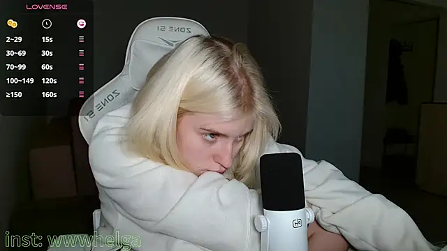 LizaKisses online show from October 2025 09:18:02 AM