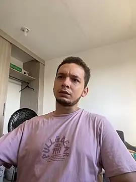 Snapshot of LabronsAd chatting on December 2024 07:32:02 PM LabronsAd online show from December 2024 07:32:02 PM