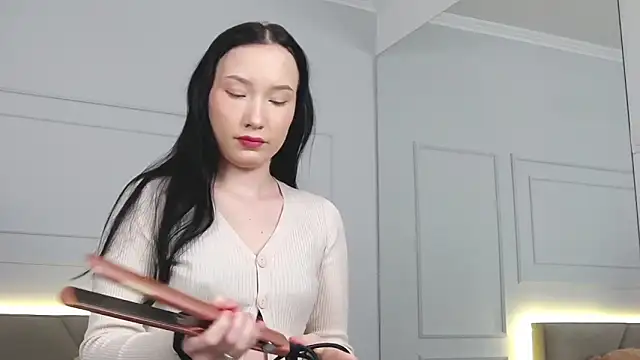 LeilaLow online show from January 2025 12:10:01 PM