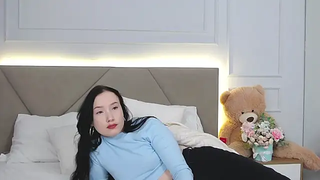 LeilaLow online show from February 2025 12:13:02 PM