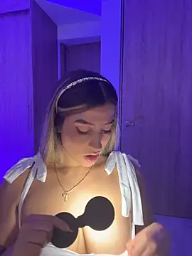 Issabela G1 online show from February 2026 03:24:02 AM