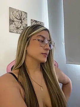 Issabela G1 online show from April 2026 06:09:01 PM