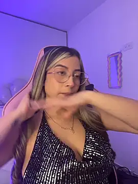 Snapshot of Issabela_G1 chatting on June 2026 04:24:01 AM Issabela G1 online show from June 2026 04:24:01 AM