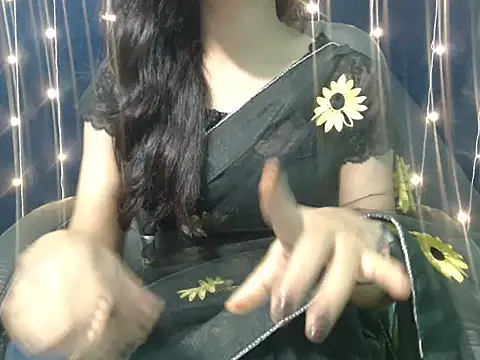 Snapshot of Yashi chatting on October 2025 11:56:02 AM Yashi online show from October 2025 11:56:02 AM