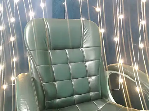 Snapshot of Yashi chatting on October 2025 09:44:01 AM Yashi online show from October 2025 09:44:01 AM