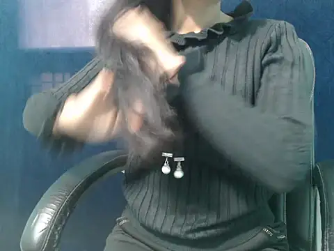 Snapshot of Yashi chatting on November 2025 10:37:02 AM Yashi online show from November 2025 10:37:02 AM