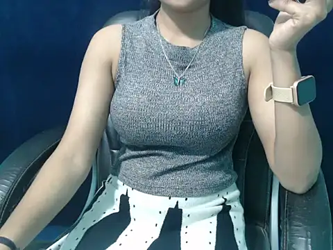 Snapshot of Yashi chatting on December 2025 03:32:01 PM Yashi online show from December 2025 03:32:01 PM