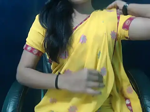 Snapshot of Yashi chatting on December 2025 12:58:02 PM Yashi online show from December 2025 12:58:02 PM