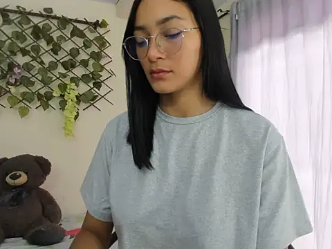 ASIAM BRUNET online show from October 2025 01:56:01 PM