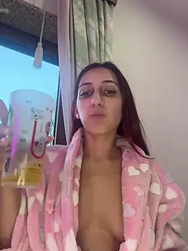 julialupato1606 online show from January 2025 05:53:01 PM