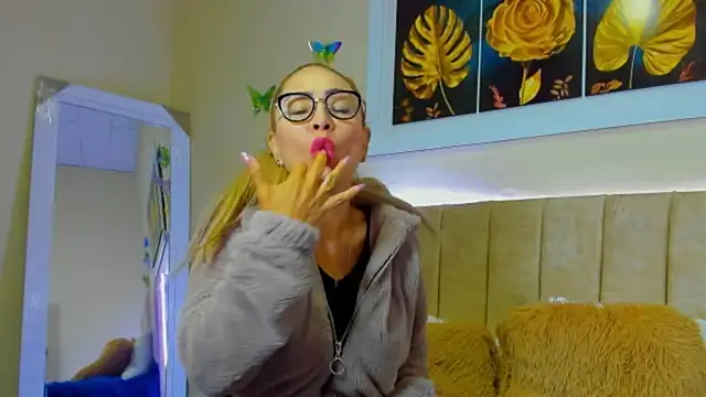 Snapshot of emagarcia chatting on September 2025 01:11:02 PM emagarcia online show from September 2025 01:11:02 PM