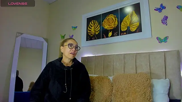 Snapshot of emagarcia chatting on October 2025 01:19:01 PM emagarcia online show from October 2025 01:19:01 PM