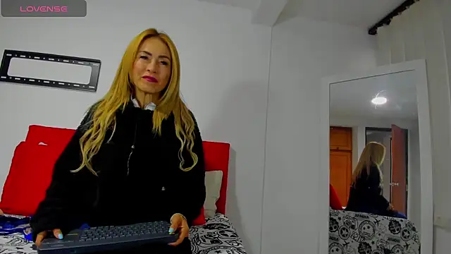 Snapshot of emagarcia chatting on October 2025 11:16:01 AM emagarcia online show from October 2025 11:16:01 AM