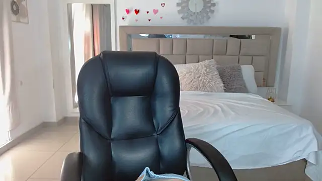 zoecruzz online show from September 2025 02:39:02 PM