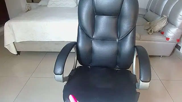 zoecruzz online show from April 2026 01:58:02 PM