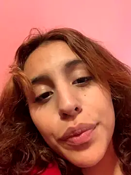 Snapshot of Katee_Jones chatting on December 2024 09:02:01 PM Katee Jones online show from December 2024 09:02:01 PM