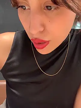 Snapshot of Katee_Jones chatting on February 2025 11:34:02 PM Katee Jones online show from February 2025 11:34:02 PM