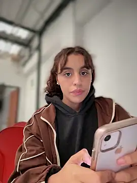 Snapshot of Katee_Jones chatting on February 2025 08:59:01 PM Katee Jones online show from February 2025 08:59:01 PM